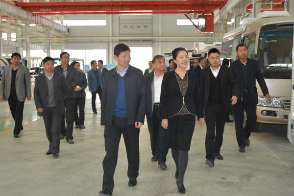 隴南市市長陳青考察甘肅建投重工科技公司