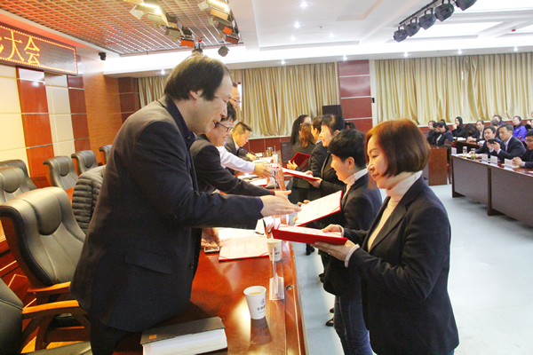 裝備公司舉行慶“三八”國際勞動婦女節暨“三八紅旗手”、“五好家庭”表彰會